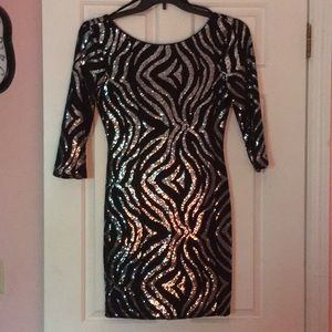 Gorgeous sequined 3/4 sleeve dress